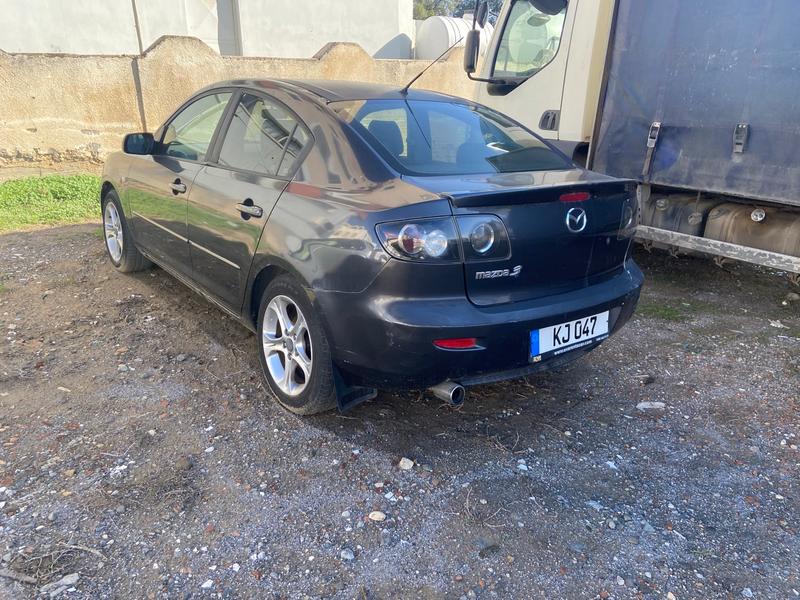 Mazda Axela — 1/3