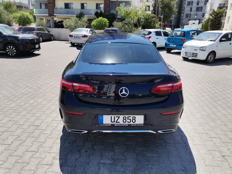Mercedes-Benz E 220d Coupe — 3
