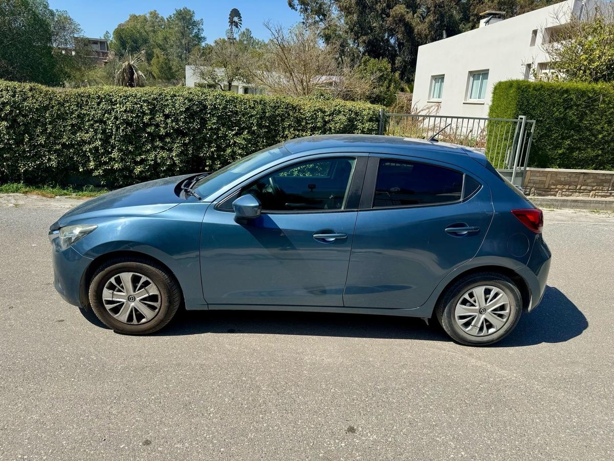 2017 Mazda Demio 4