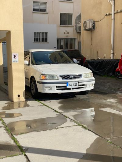 Nissan Sunny ExSaloon — 5