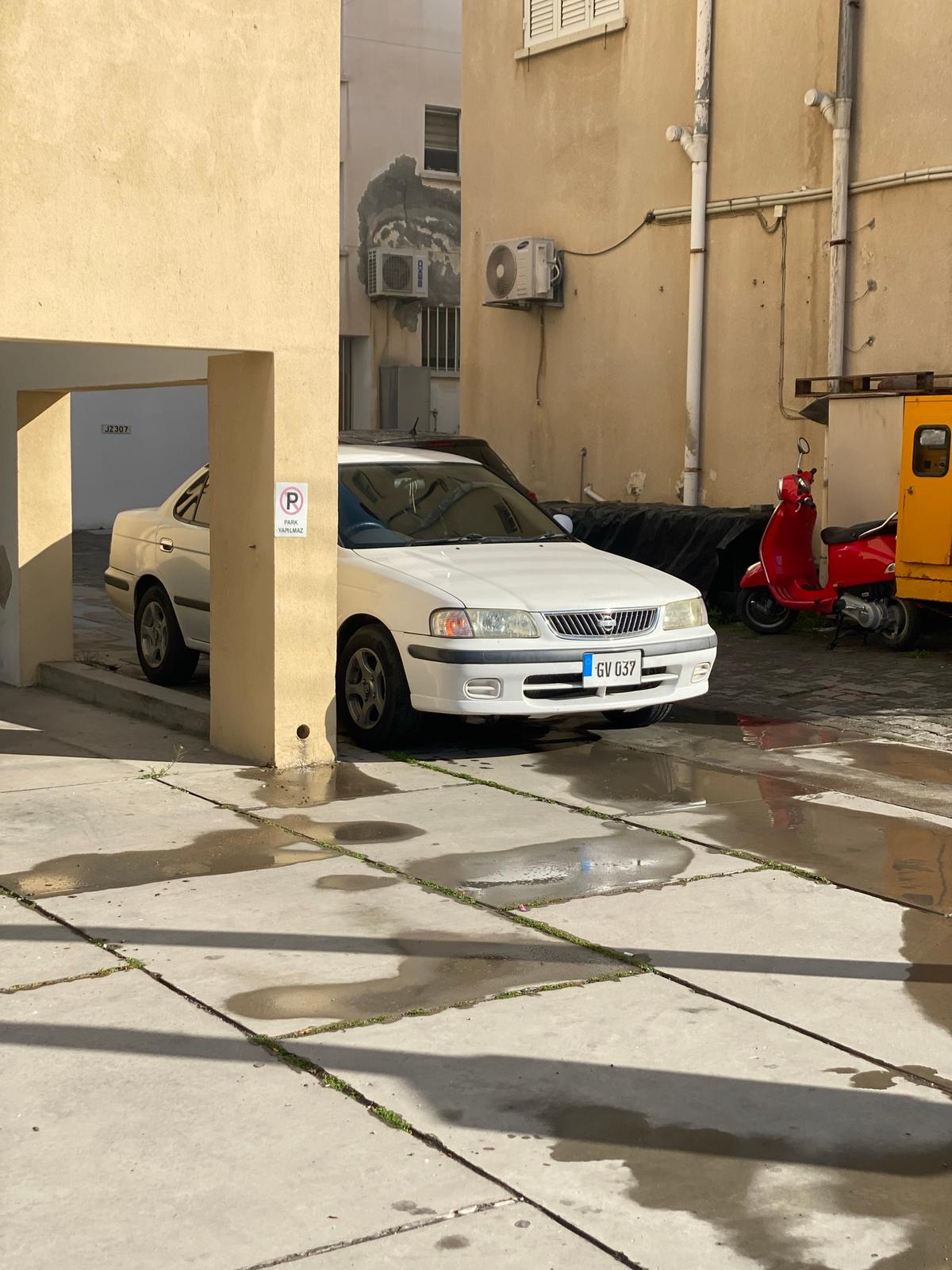 2002 Nissan Sunny ExSaloon 4