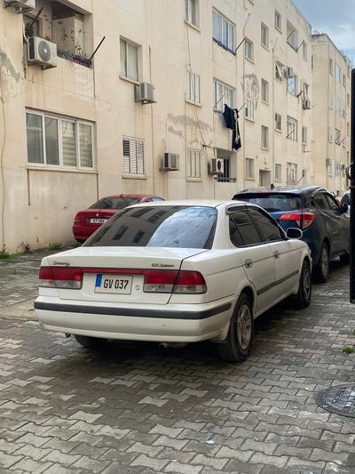 Nissan Sunny ExSaloon — 3