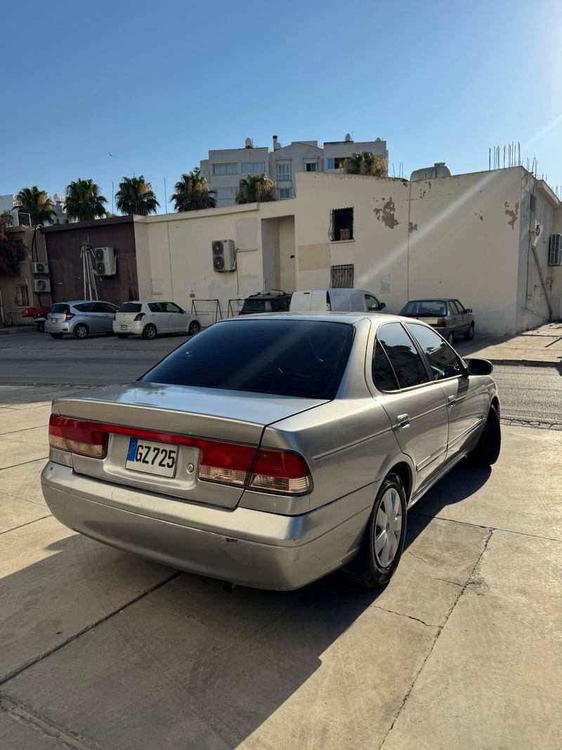 Nissan Sunny — 1/5