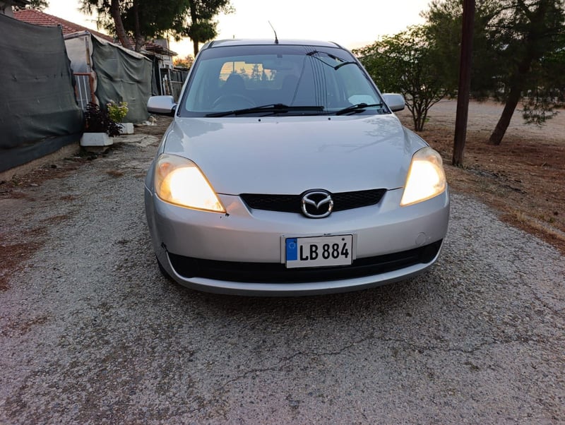 Mazda Demio — 1