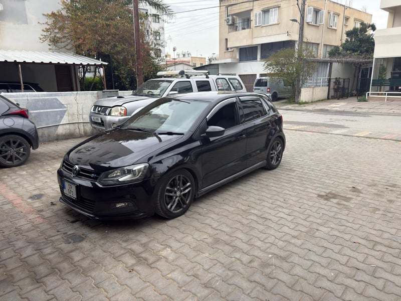 Volkswagen Polo — 1