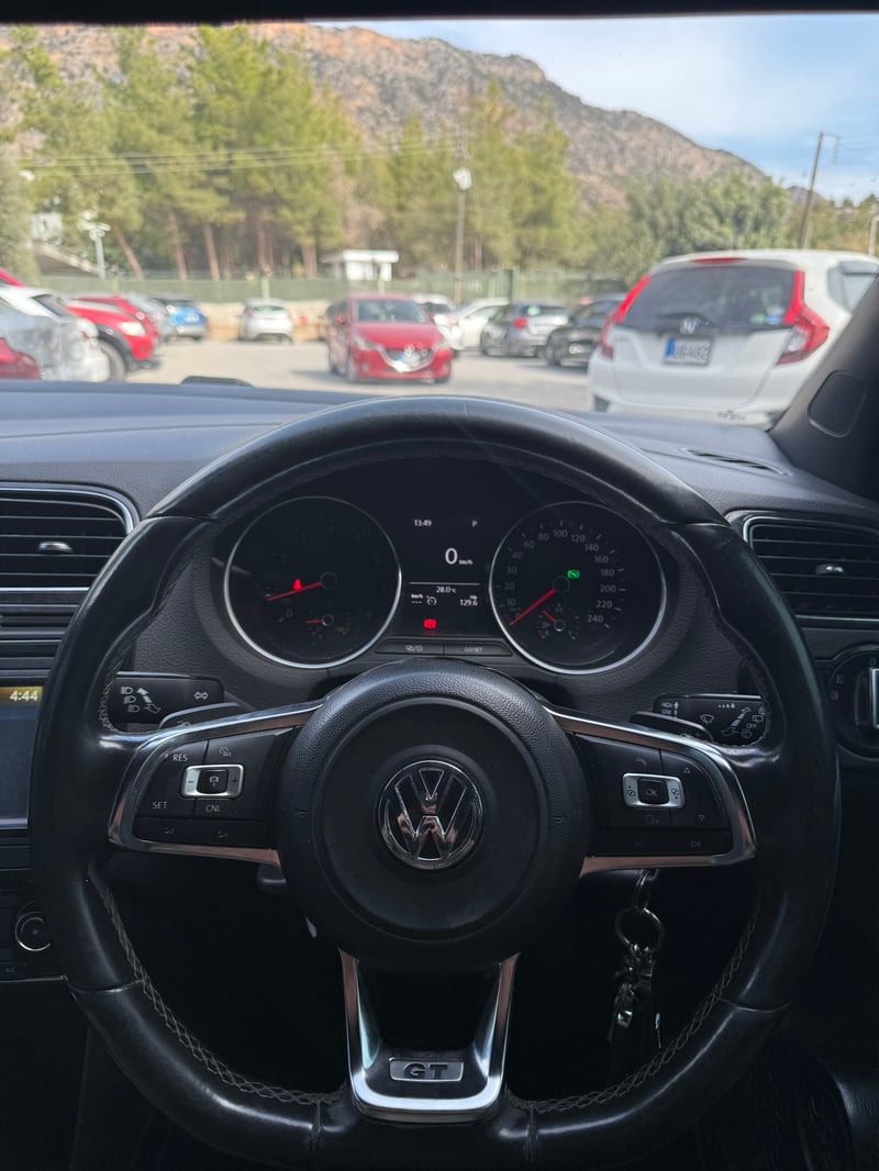 Volkswagen Polo — 8