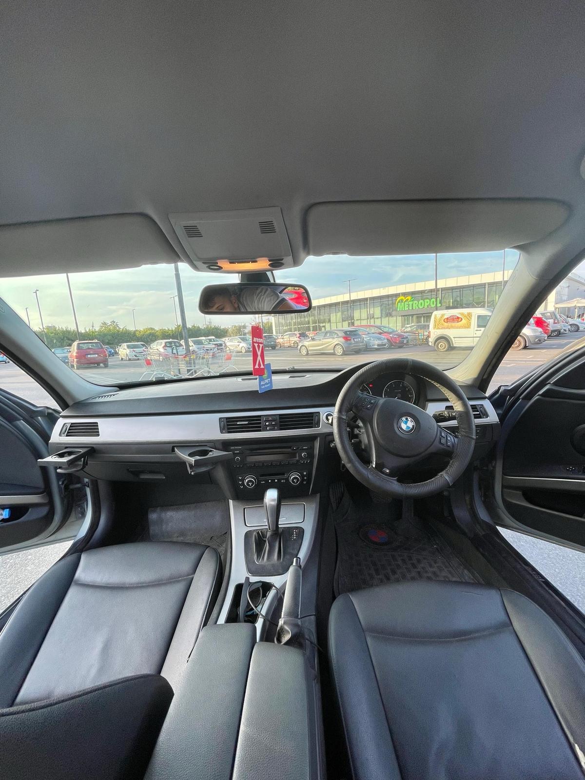 2007 BMW 318i 8