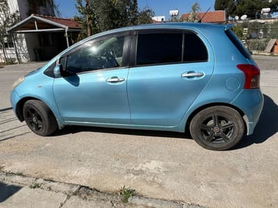 Toyota Vitz — 3