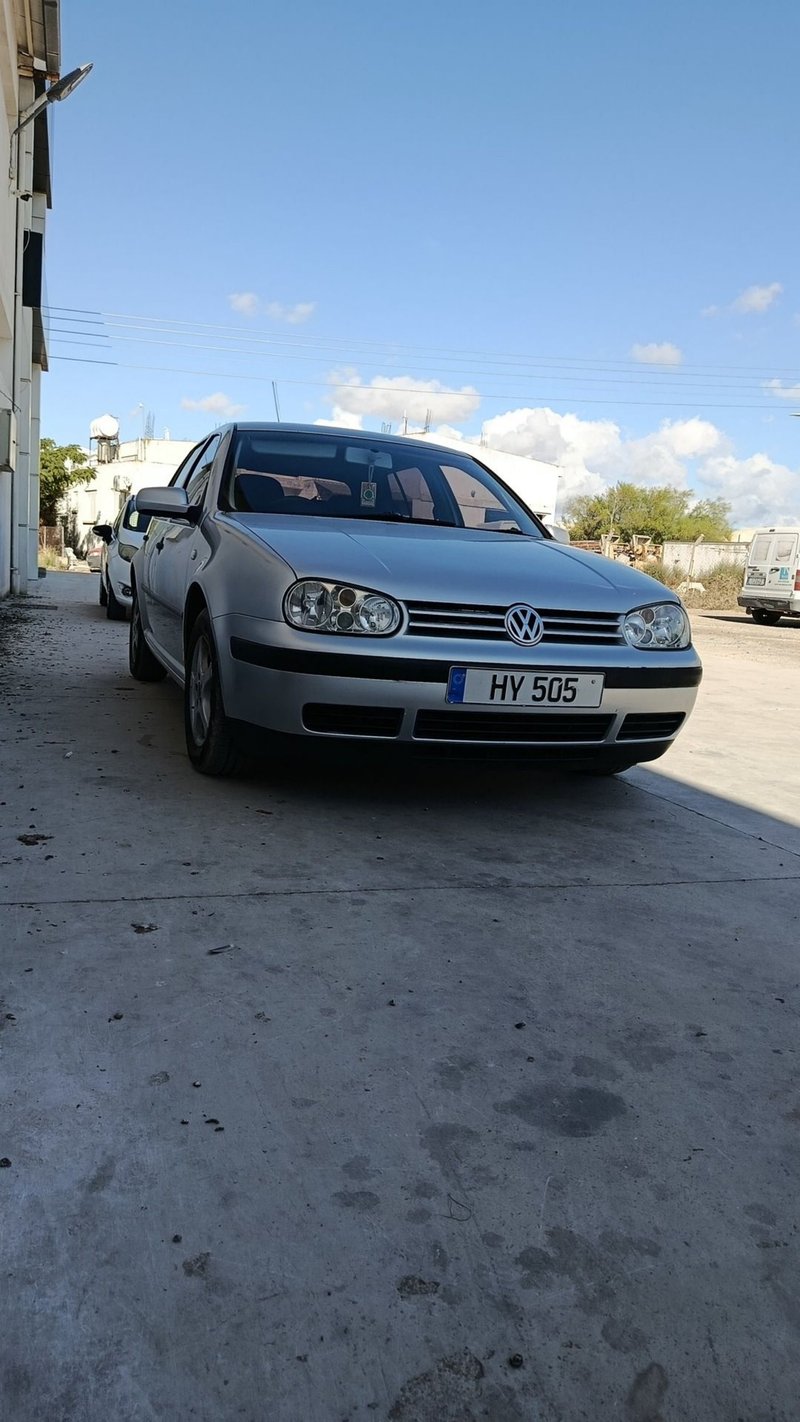 Volkswagen Golf — 1/5