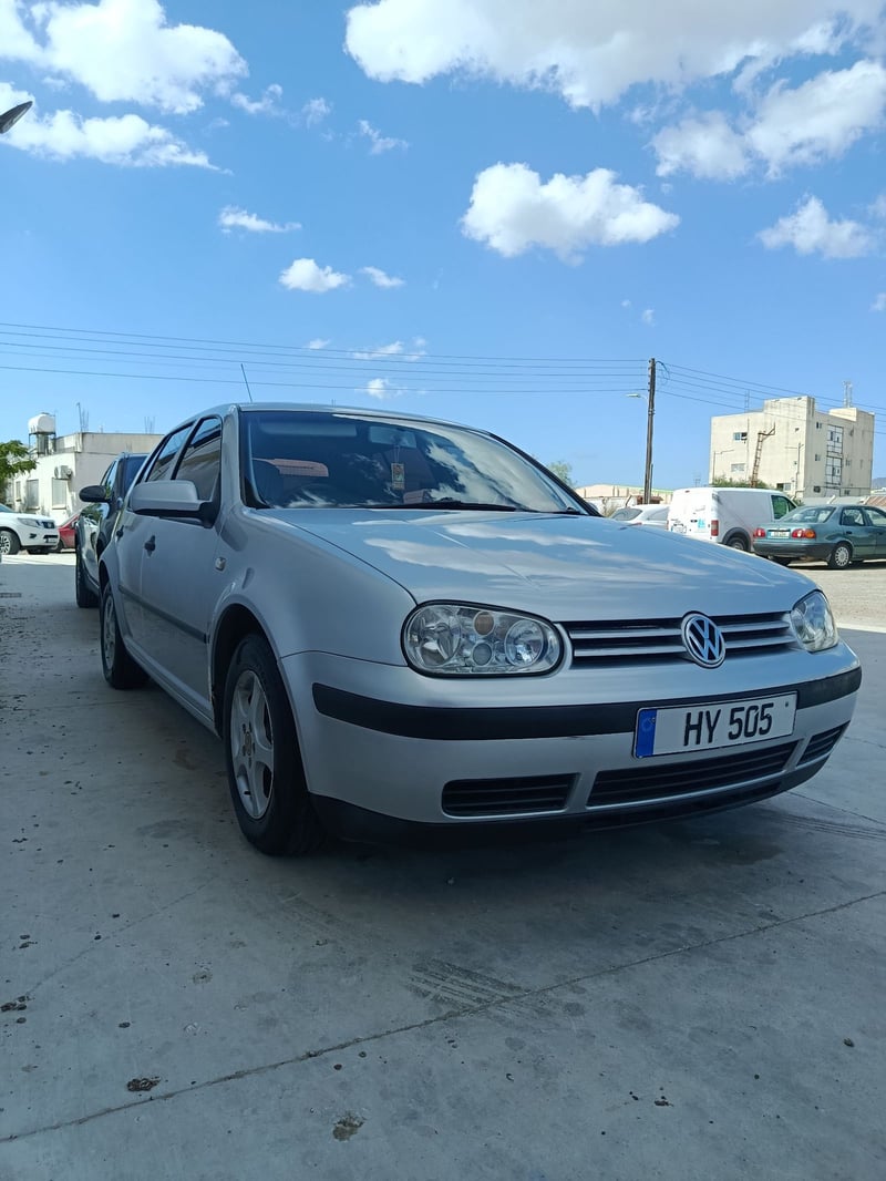 Volkswagen Golf — 3