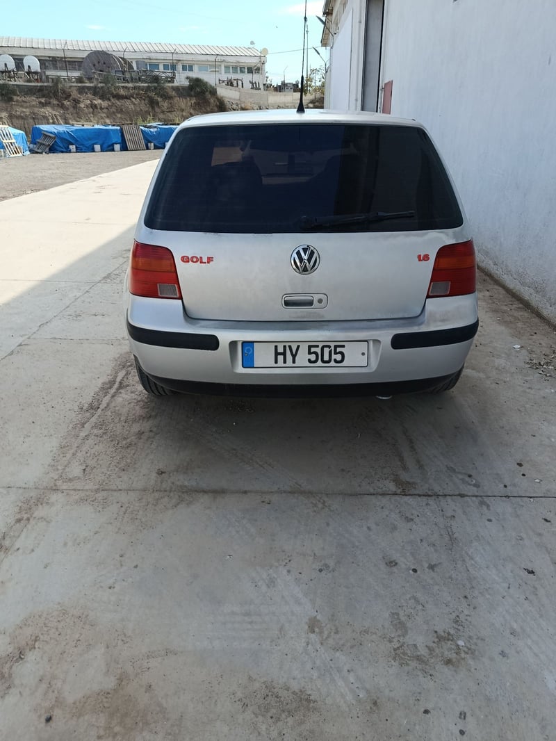 Volkswagen Golf — 4