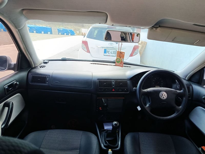 Volkswagen Golf — 5