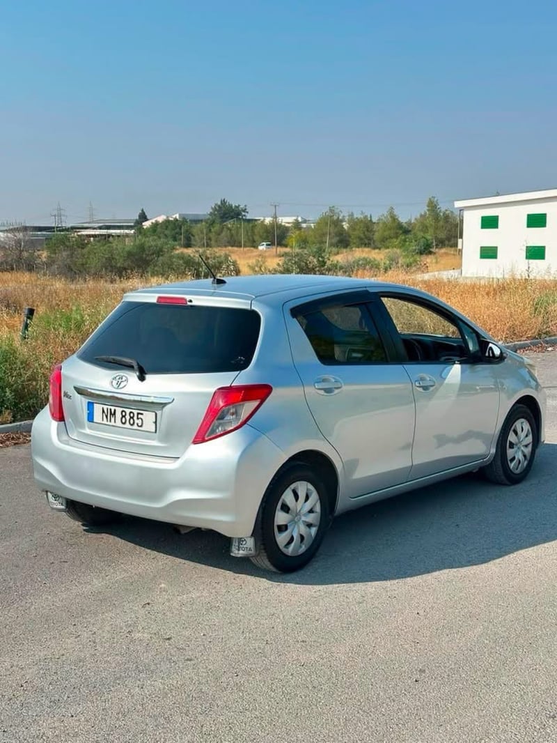 Toyota Vitz — 3
