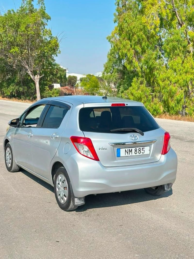 Toyota Vitz — 4
