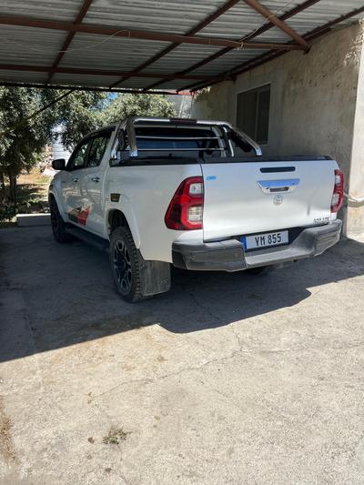Toyota Hilux — 2