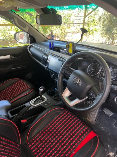 Toyota Hilux — 3