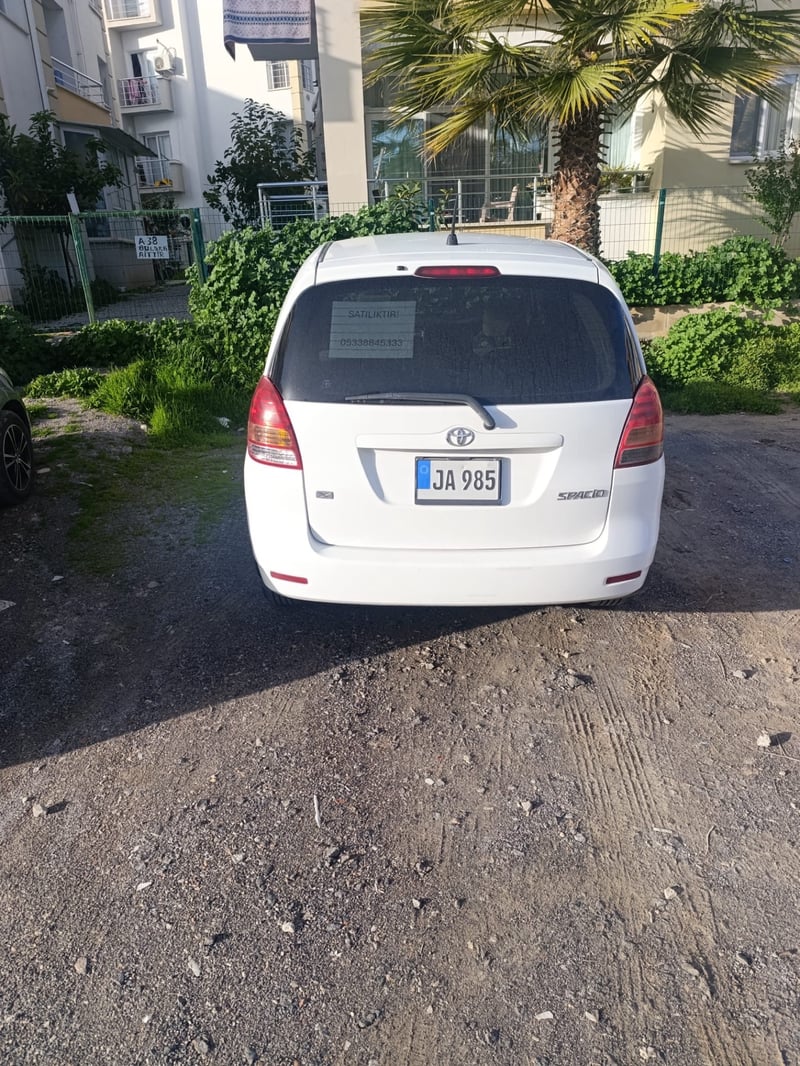 Toyota Corolla Spacio — 4