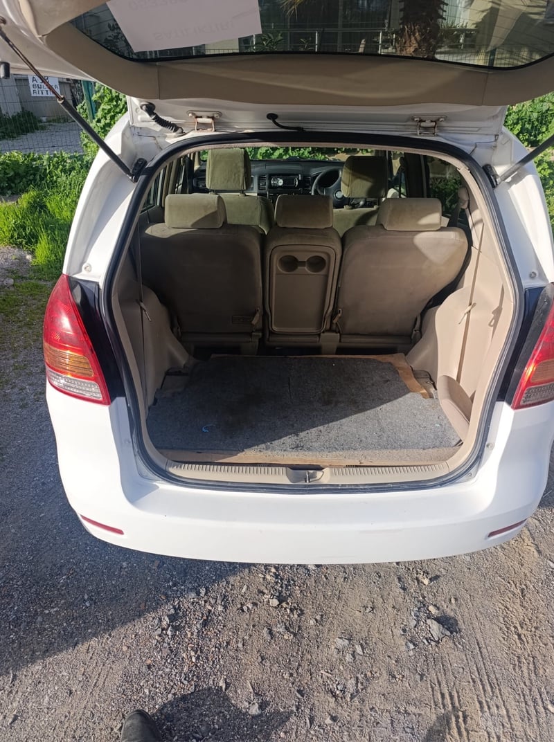 Toyota Corolla Spacio — 5