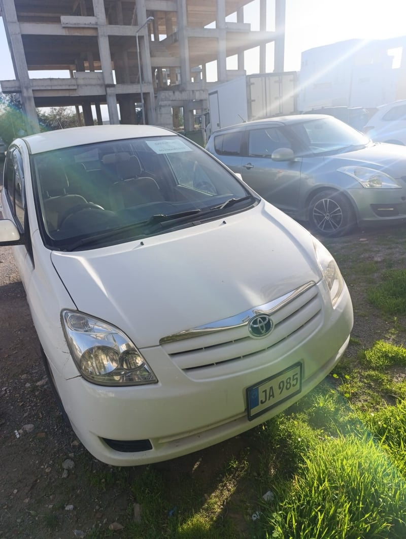 Toyota Corolla Spacio — 6