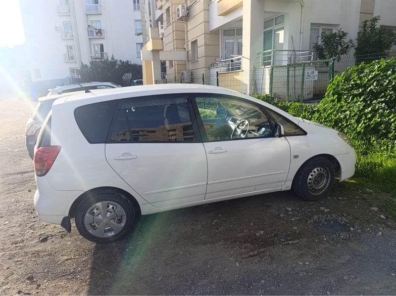 Toyota Corolla Spacio — 7