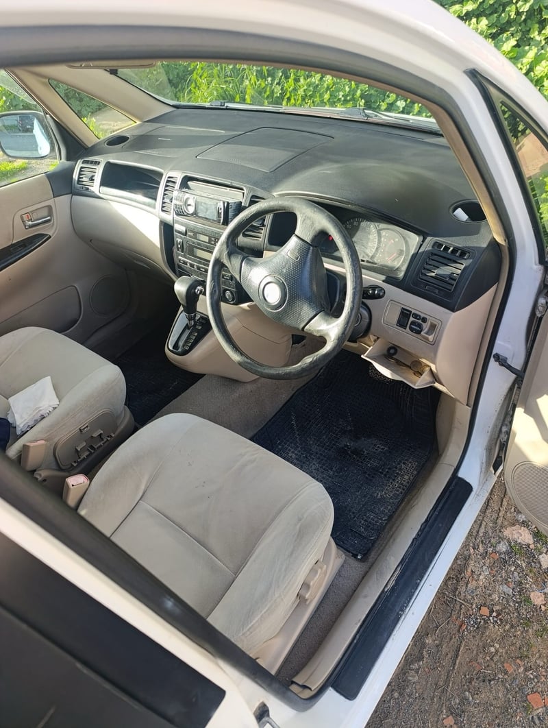 Toyota Corolla Spacio — 8