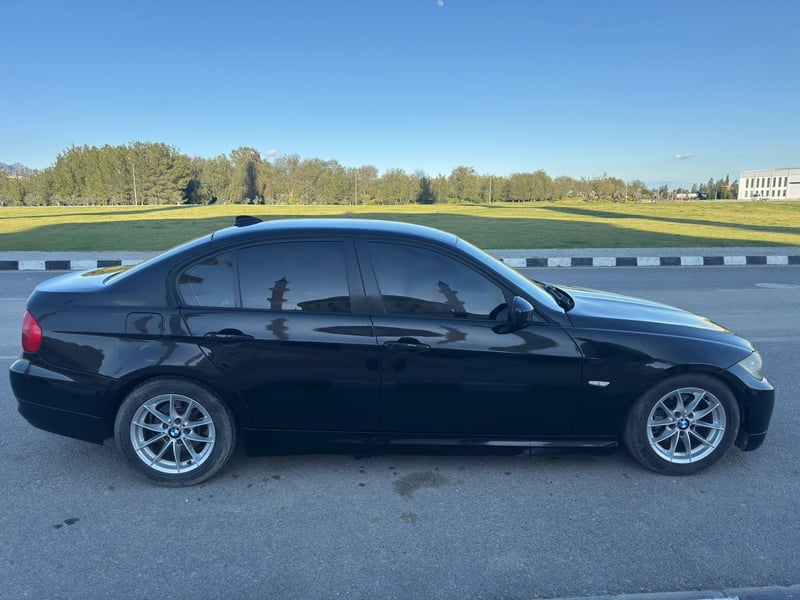 BMW 320i — 3