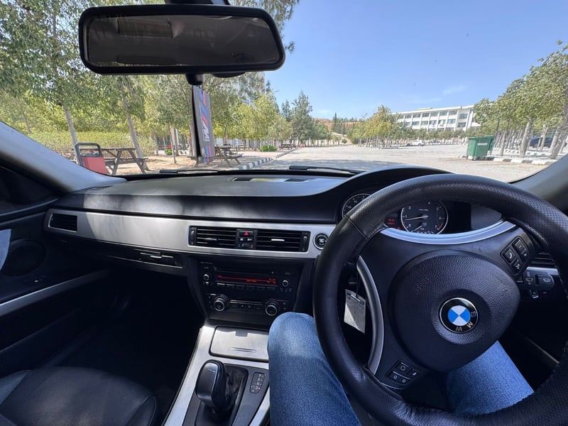 BMW 320i — 9