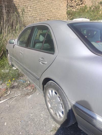 Mercedes-Benz E 200 — 4