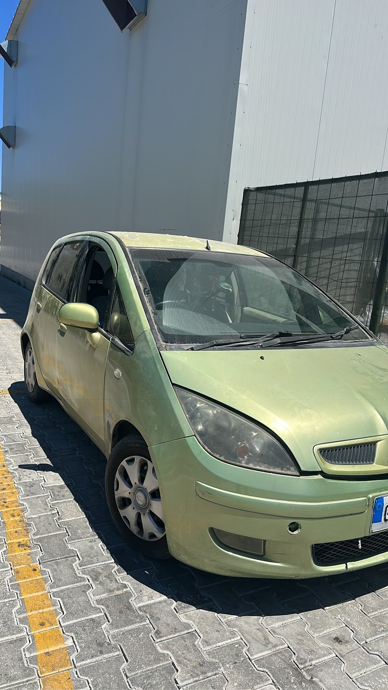 Mitsubishi Colt — 1