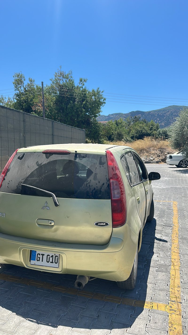 Mitsubishi Colt — 2