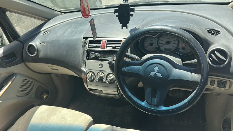 Mitsubishi Colt — 3