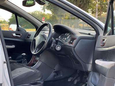 Peugeot 307 — 7