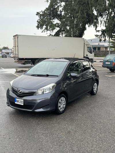 Toyota Vitz — 3