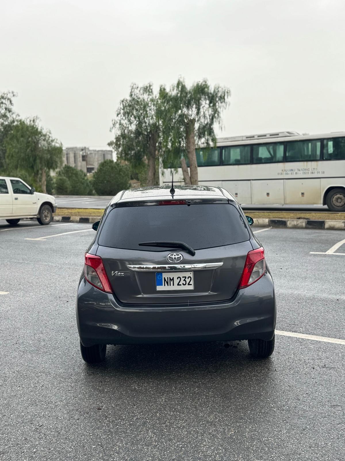 2012 Toyota Vitz 5