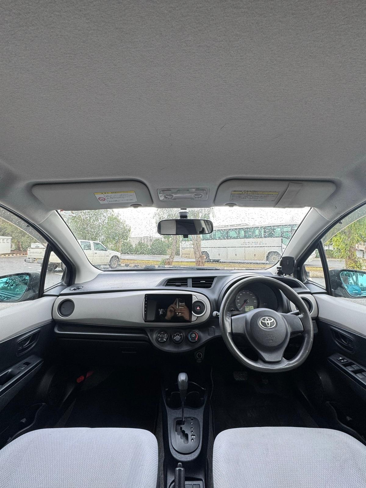 2012 Toyota Vitz 7