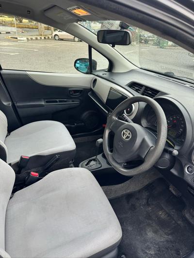 Toyota Vitz — 8