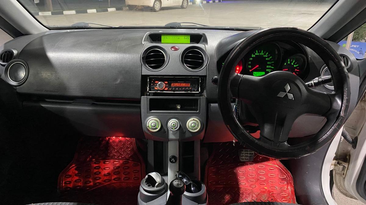 2008 Mitsubishi Colt 5