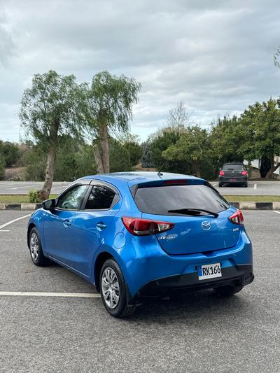 Mazda Demio — 4