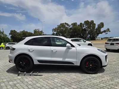 Porsche Macan — 4