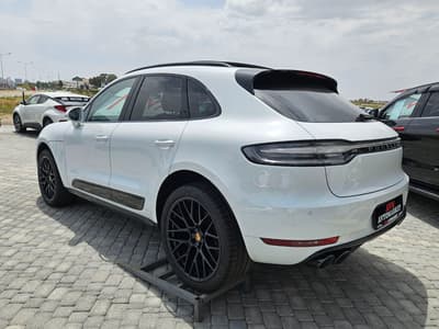 Porsche Macan — 5