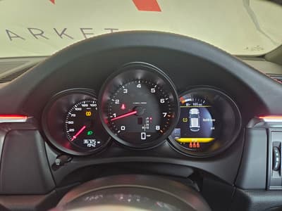 Porsche Macan — 8