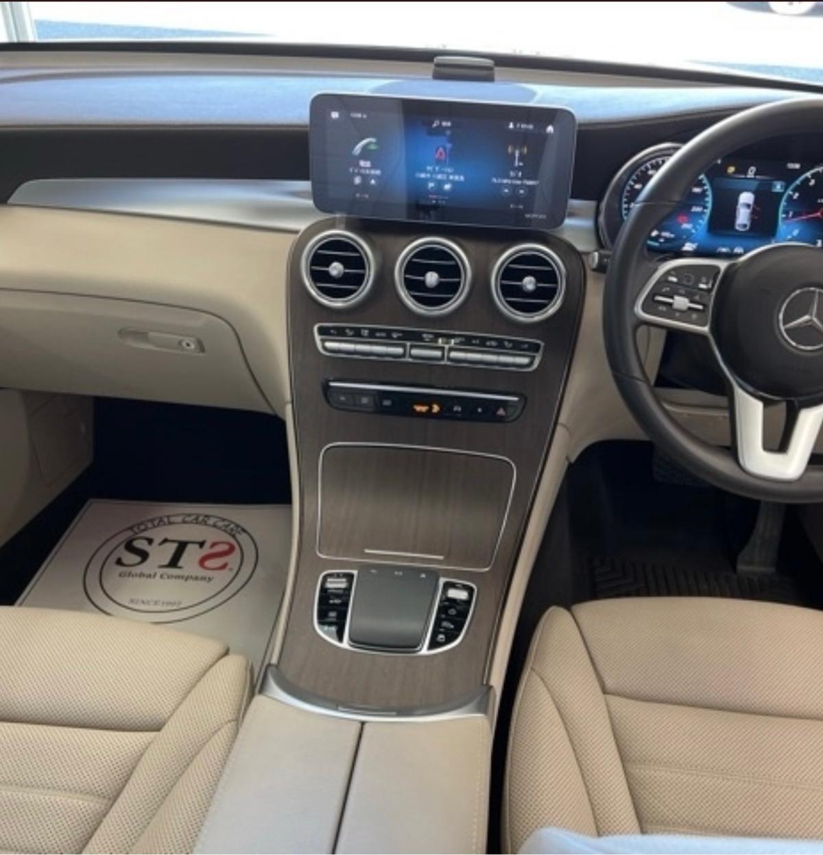 2021 Mercedes-Benz GLC 300 3
