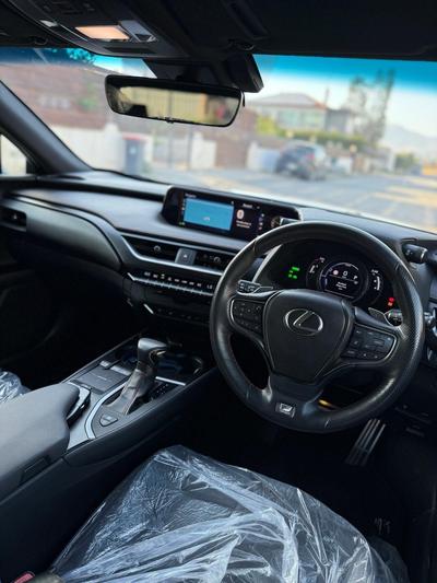 Lexus UX 250h — 8