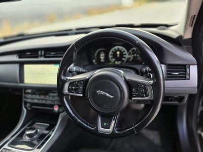 Jaguar XF — 8