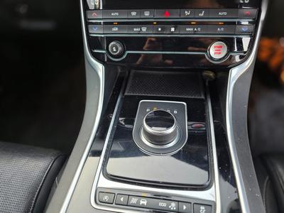 Jaguar XF — 10