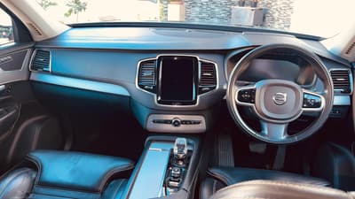 Volvo XC90 — 4