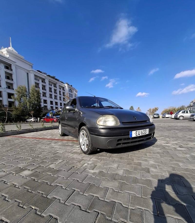 Renault Clio — 1/5