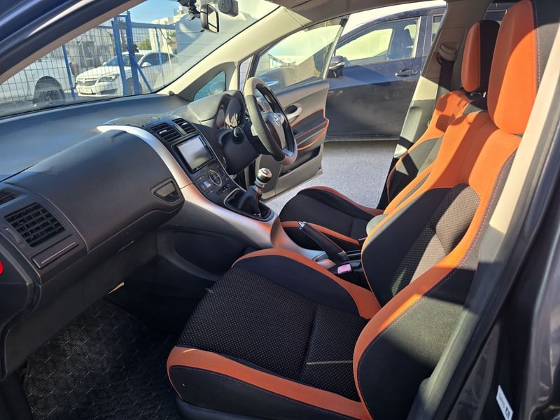 Toyota Auris — 4
