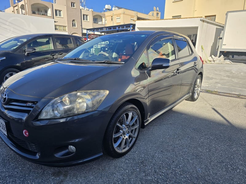 Toyota Auris — 5