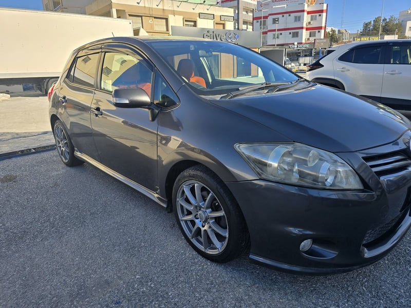 Toyota Auris — 7